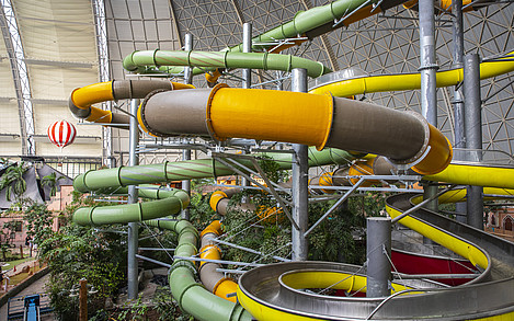 In Teilabschnitten können die Rutschenden direkten Augenkontakt zum Kontrahenten halten und ihre Aufholjagd fortsetzen; © Tropical Islands