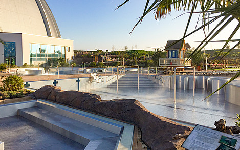 Alle Außenbecken werden nochmal gereinigt und intensiv auf ihre Funktionstüchtigkeit überprüft. ©Tropical Islands