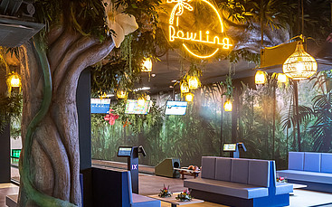 Blick auf die Bowlingbahnen in OHANA Town / Foto: Manuel Frauendorf