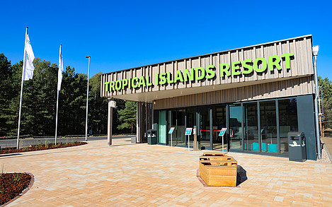 Das Rezeptionsgebäude; ©Tropical Islands    Das Rezeptionsgebäude; ©Tropical Islands