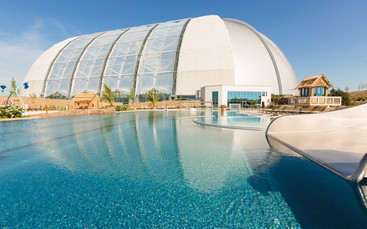 Europas größte tropische Urlaubswelt nimmt den Gästebetrieb wieder auf; ©Tropical Islands