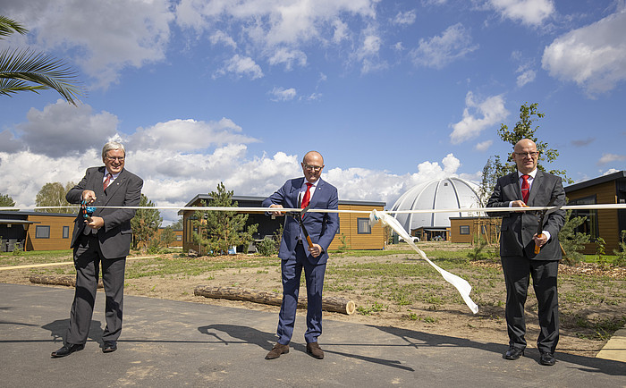 Jörg Steinbach, Wouter Dekkers, Stephan Loge (v.l.n.r.); ©Tropical Islands    Jörg Steinbach, Wouter Dekkers, Stephan Loge (v.l.n.r.); ©Tropical Islands